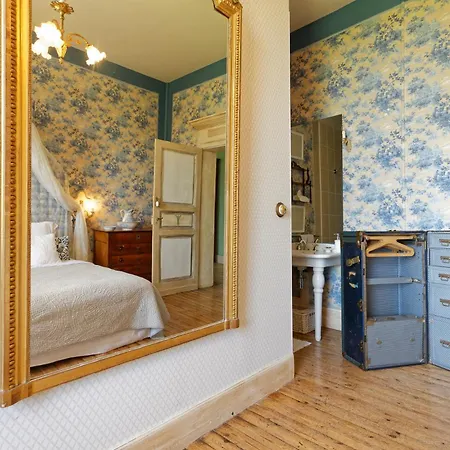 Domaine Du Buc, Le Chateau Bed & Breakfast