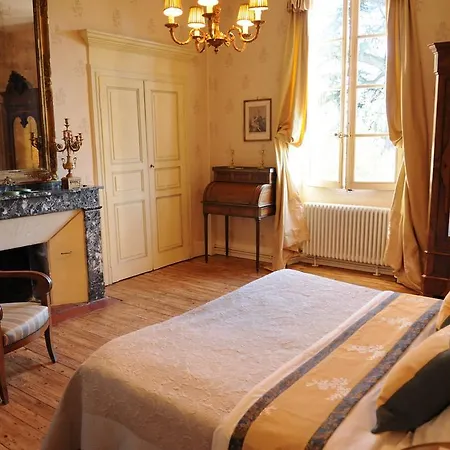 Domaine Du Buc, Le Chateau 2*