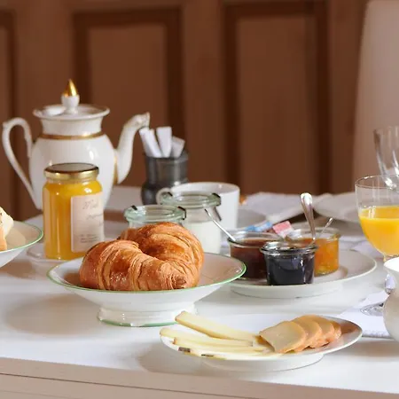 Domaine Du Buc, Le Chateau Bed & Breakfast