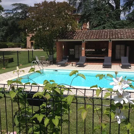 Domaine Du Buc, Le Château 2*