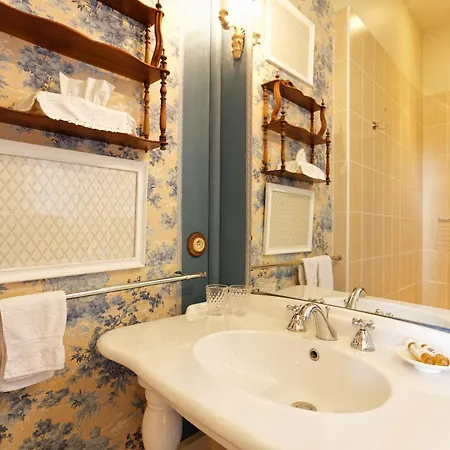 Oda ve Kahvaltı Domaine Du Buc, Le Chateau 4*