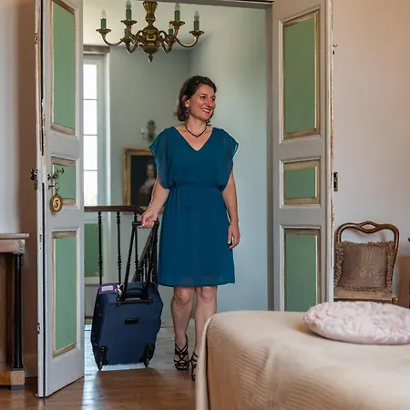 Bed & Breakfast Domaine Du Buc, Le Chateau