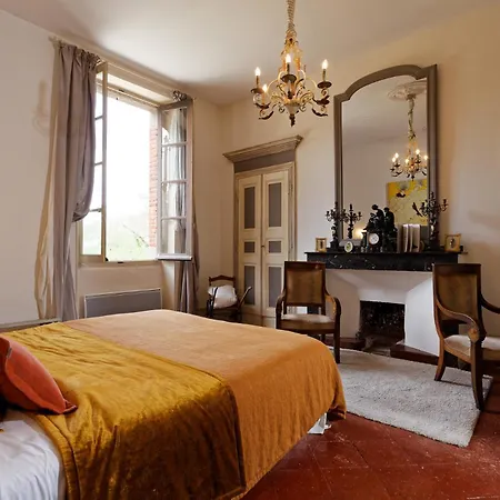Domaine Du Buc, Le Château 2*