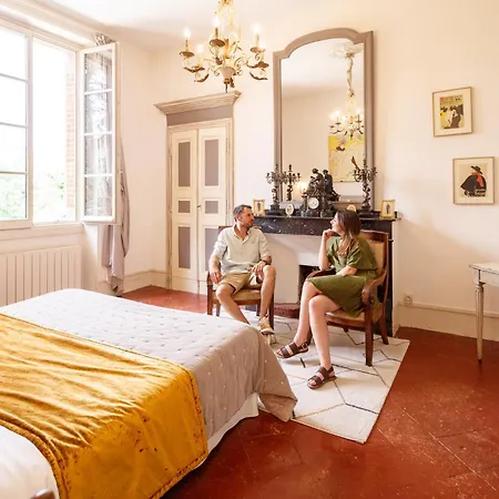 Alojamento de Acomodação e Pequeno-almoço Domaine Du Buc, Le Château 2*