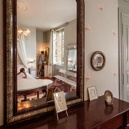 Domaine Du Buc, Le Chateau Bed & Breakfast