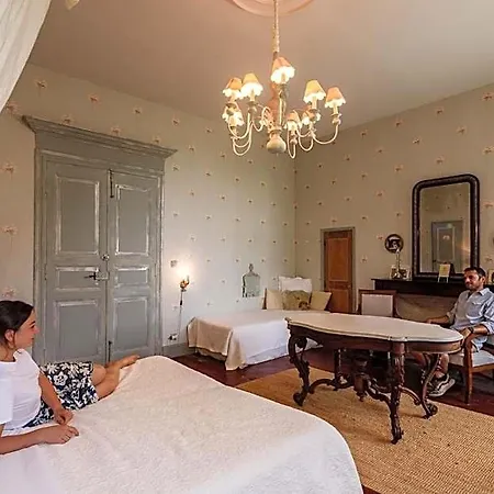 Domaine Du Buc, Le Chateau Bed & Breakfast