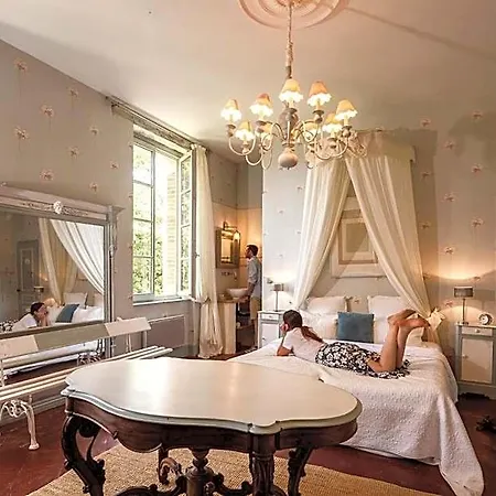 Domaine Du Buc, Le Chateau Bed & Breakfast 4*