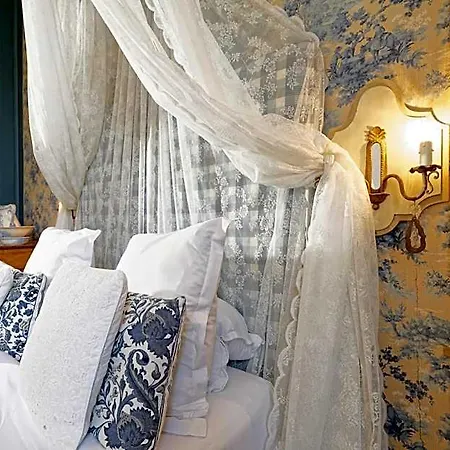 Bed & Breakfast Domaine Du Buc, Le Chateau