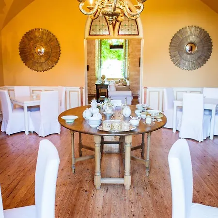 Domaine Du Buc, Le Chateau Nocleg ze śniadaniem 4*