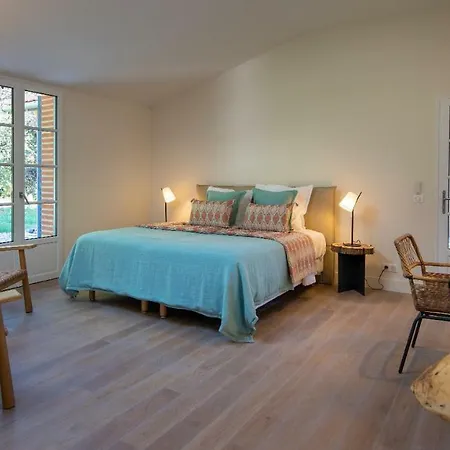 Domaine Du Buc, Le Chateau Oda ve Kahvaltı 4*