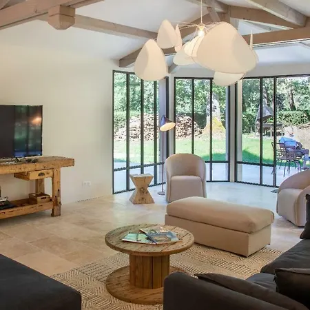 Domaine Du Buc, Le Chateau Nocleg ze śniadaniem 4*