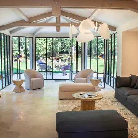 Domaine Du Buc, Le Chateau Nocleg ze śniadaniem 4*